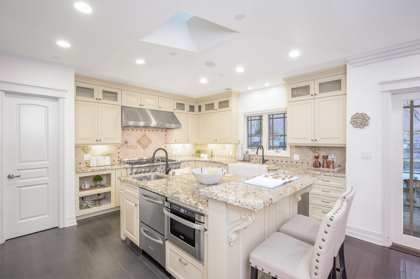 Detail Gallery Image 24 of 57 For 780 S El Monte Ave, Los Altos,  CA 94022 - 5 Beds | 4/2 Baths