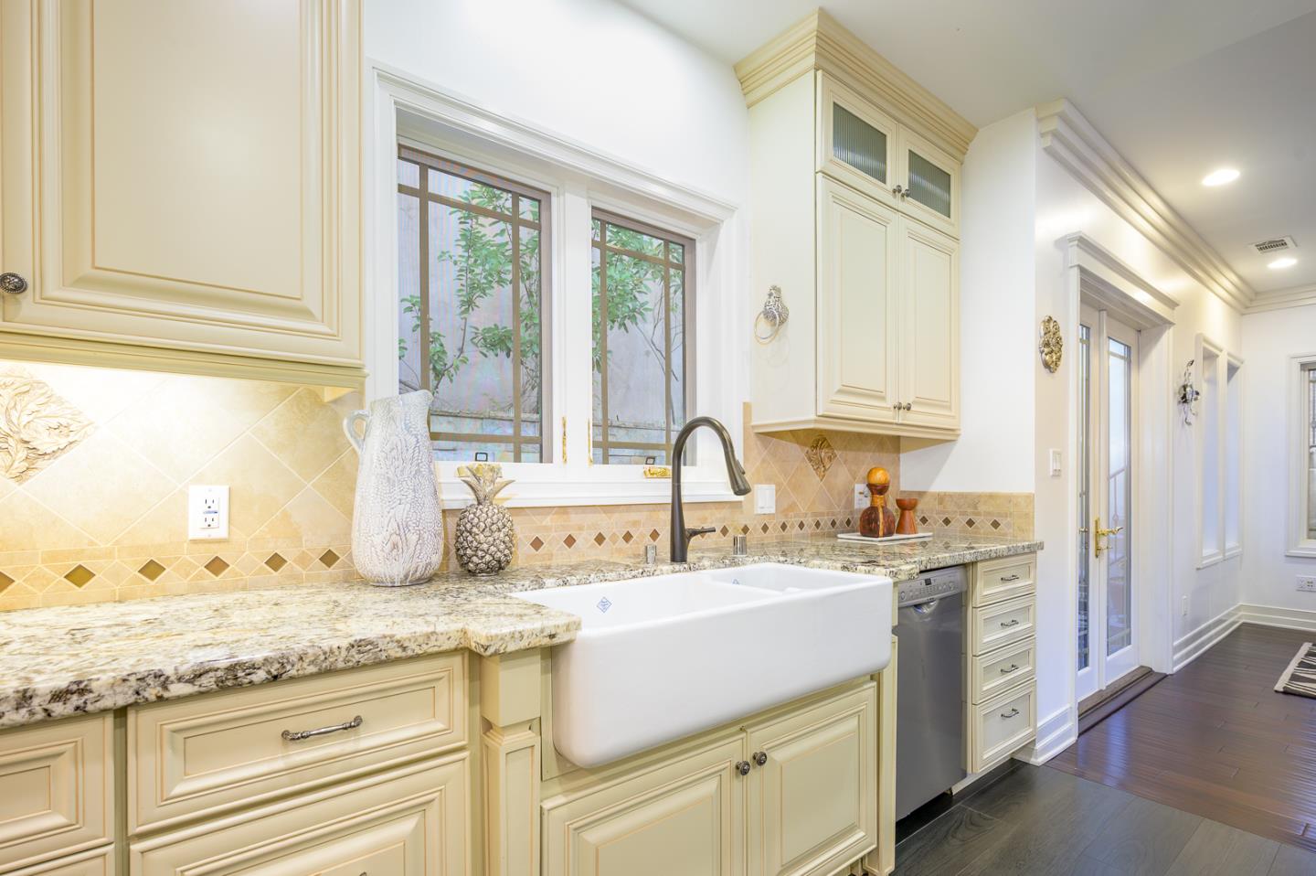 Detail Gallery Image 26 of 57 For 780 S El Monte Ave, Los Altos,  CA 94022 - 5 Beds | 4/2 Baths