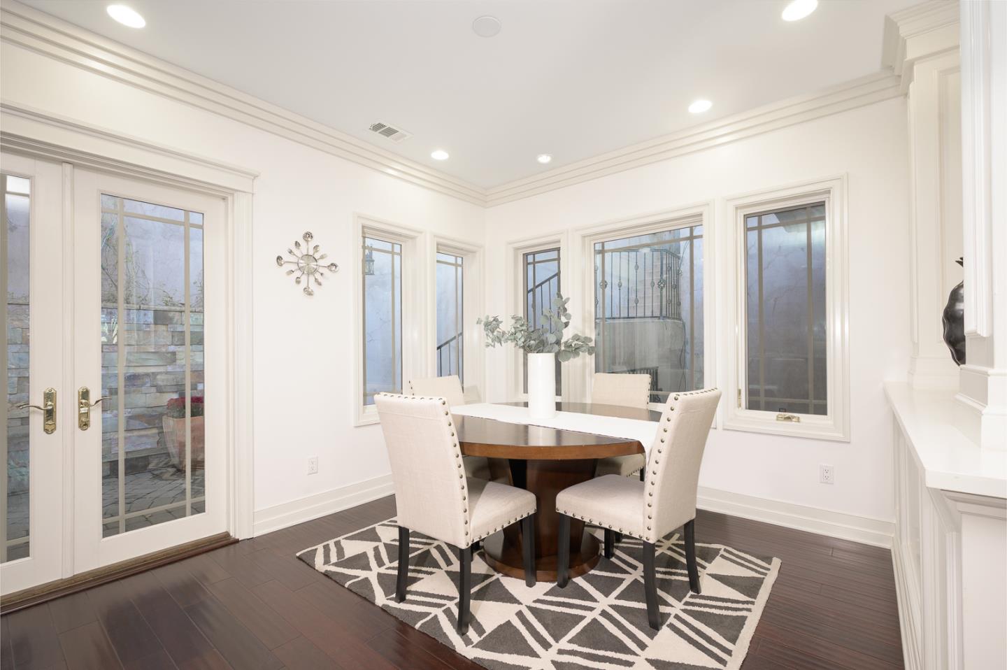 Detail Gallery Image 27 of 57 For 780 S El Monte Ave, Los Altos,  CA 94022 - 5 Beds | 4/2 Baths