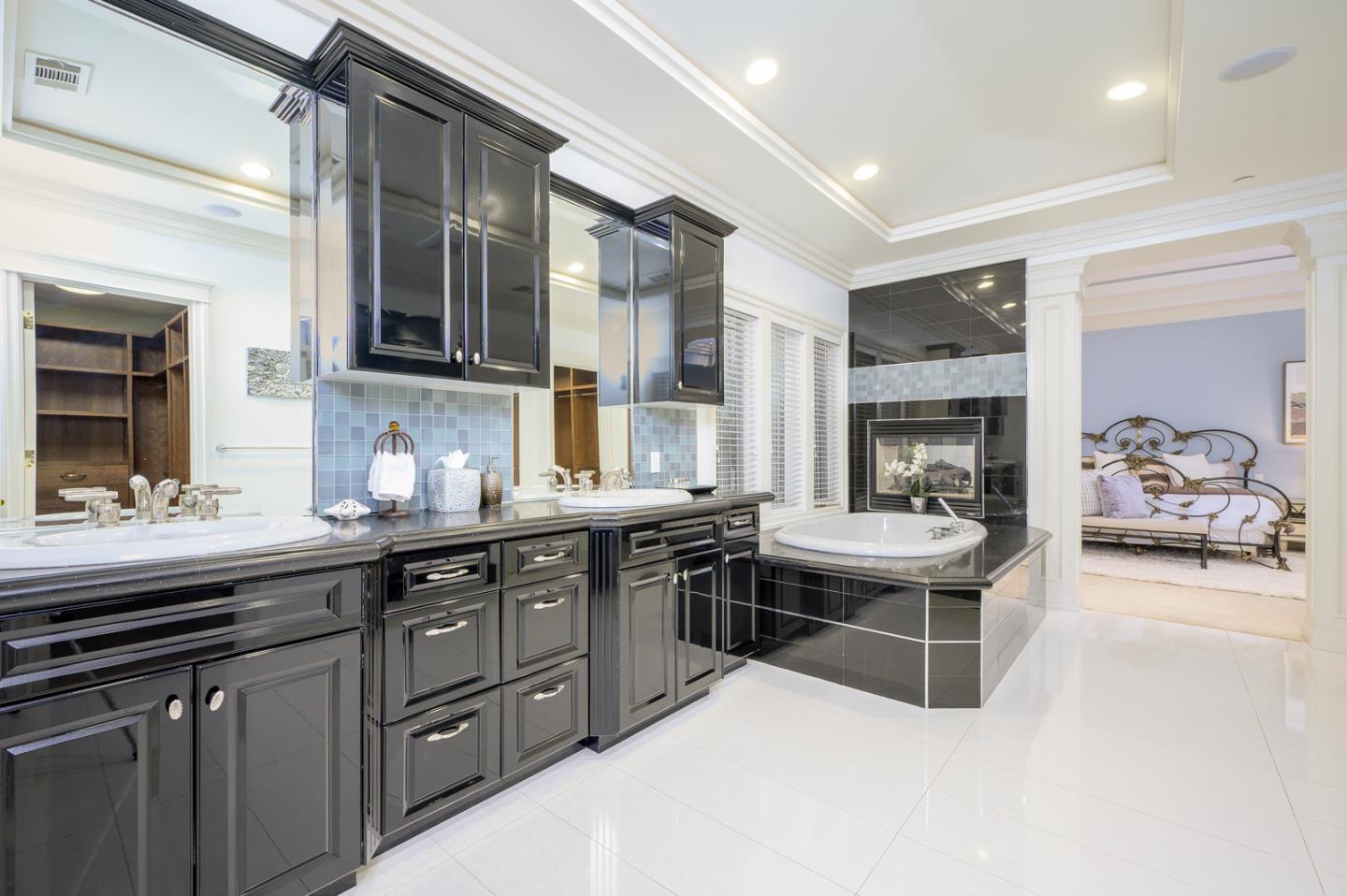 Detail Gallery Image 34 of 57 For 780 S El Monte Ave, Los Altos,  CA 94022 - 5 Beds | 4/2 Baths