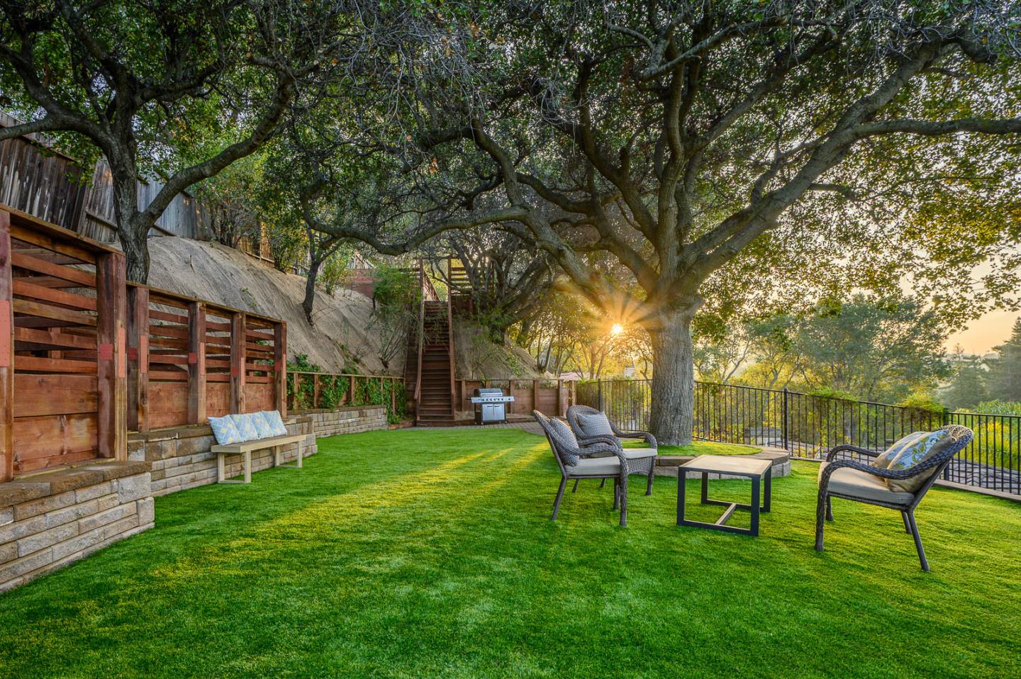 Detail Gallery Image 49 of 57 For 780 S El Monte Ave, Los Altos,  CA 94022 - 5 Beds | 4/2 Baths