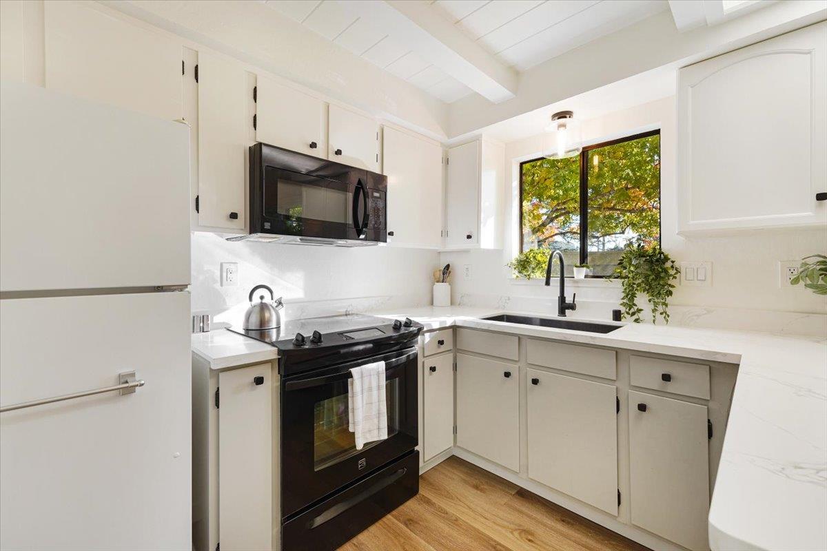 Detail Gallery Image 11 of 33 For 3003 Corte Cabrillo, Aptos,  CA 95003 - 2 Beds | 2 Baths