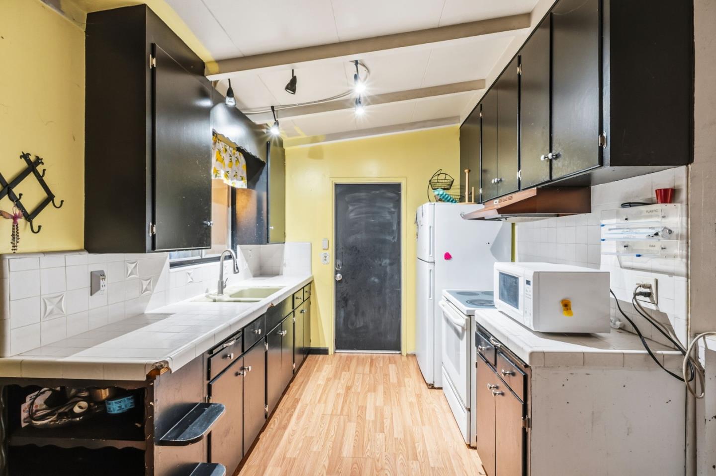 Detail Gallery Image 4 of 42 For 108 Gardenia Dr, Salinas,  CA 93906 - 3 Beds | 2 Baths