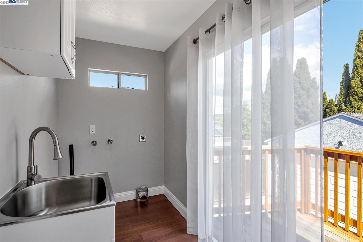 Detail Gallery Image 15 of 18 For 2260 Romey Ln, Hayward,  CA 94541 - 2 Beds | 2 Baths