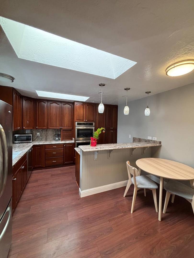 Detail Gallery Image 3 of 10 For 2260 Romey Ln, Hayward,  CA 94541 - 2 Beds | 2 Baths