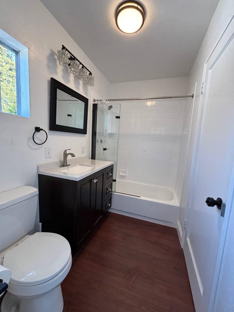 Detail Gallery Image 5 of 10 For 2260 Romey Ln, Hayward,  CA 94541 - 2 Beds | 2 Baths