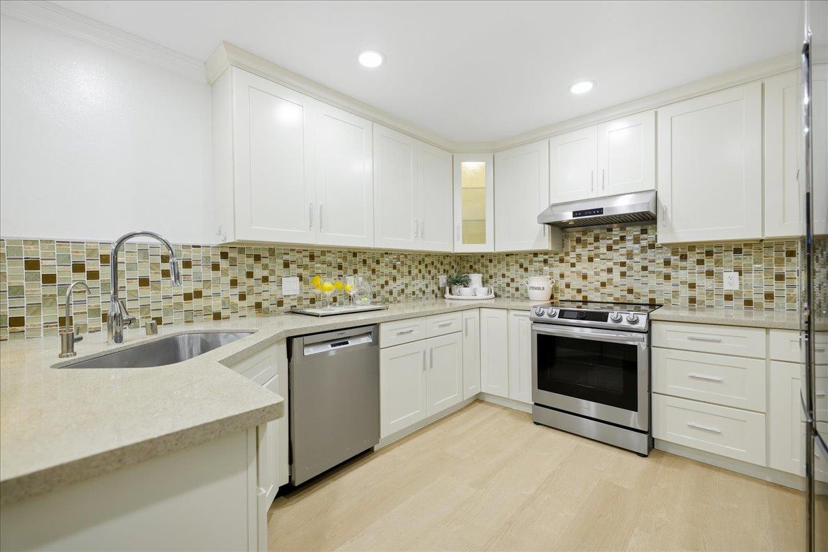 Detail Gallery Image 10 of 64 For 434 Ives Ter, Sunnyvale,  CA 94087 - 3 Beds | 2/1 Baths