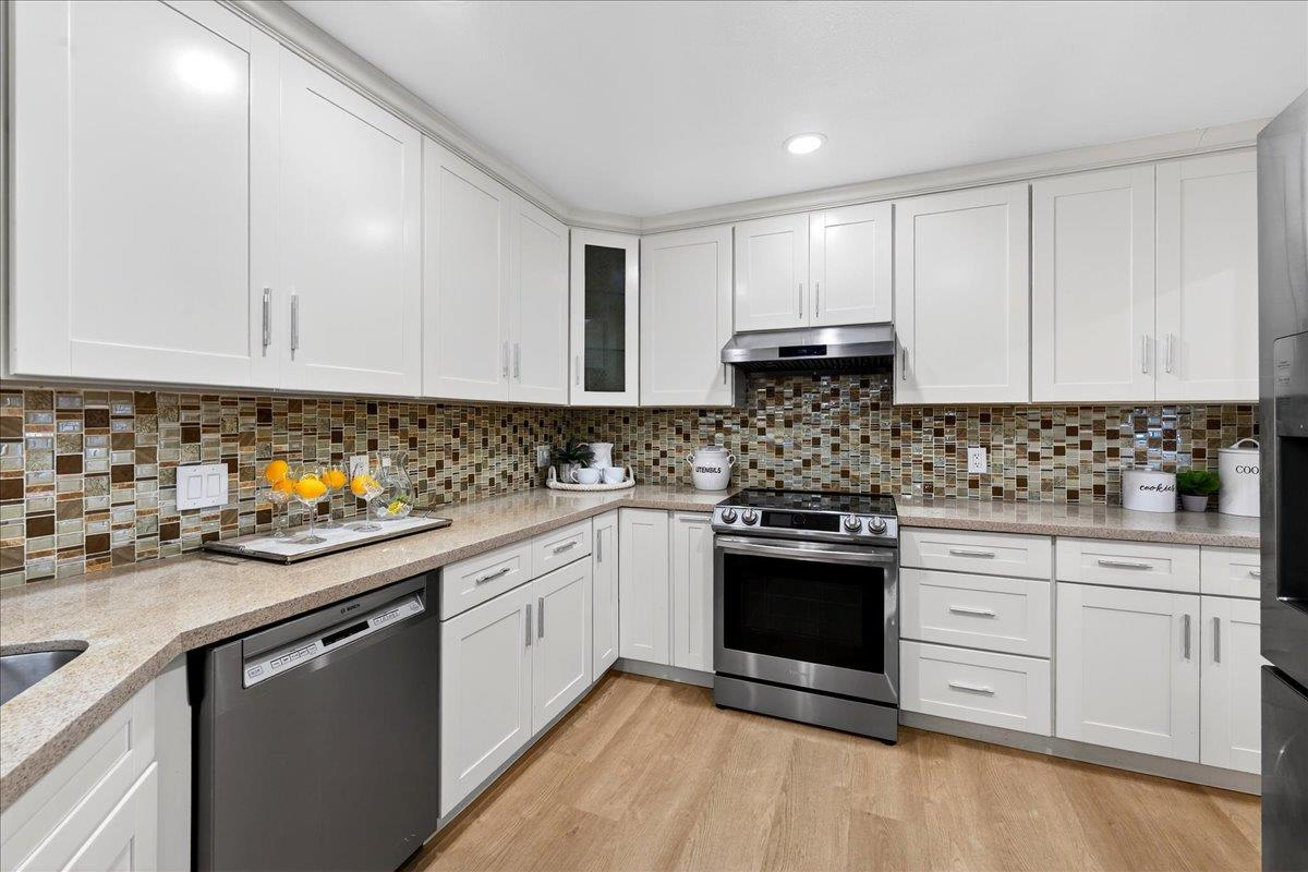 Detail Gallery Image 12 of 64 For 434 Ives Ter, Sunnyvale,  CA 94087 - 3 Beds | 2/1 Baths