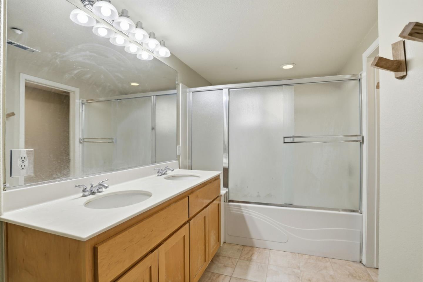 Detail Gallery Image 12 of 21 For 1418 Allegado Aly, San Jose,  CA 95128 - 3 Beds | 2 Baths