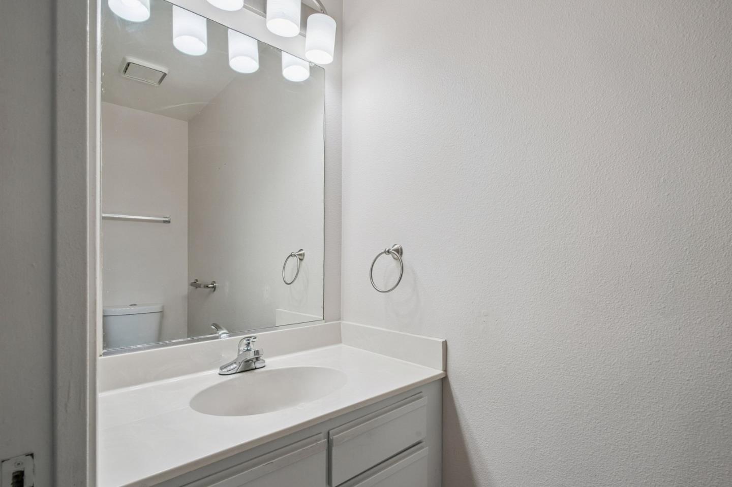 Detail Gallery Image 10 of 11 For 5205 Foothill Blvd #10,  Oakland,  CA 94601 - 3 Beds | 1/1 Baths