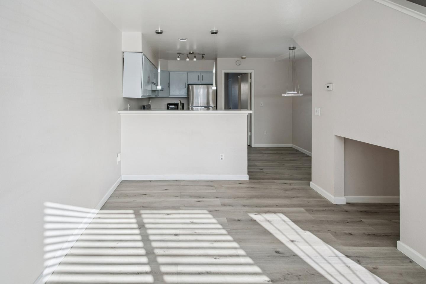 Detail Gallery Image 5 of 11 For 5205 Foothill Blvd #10,  Oakland,  CA 94601 - 3 Beds | 1/1 Baths