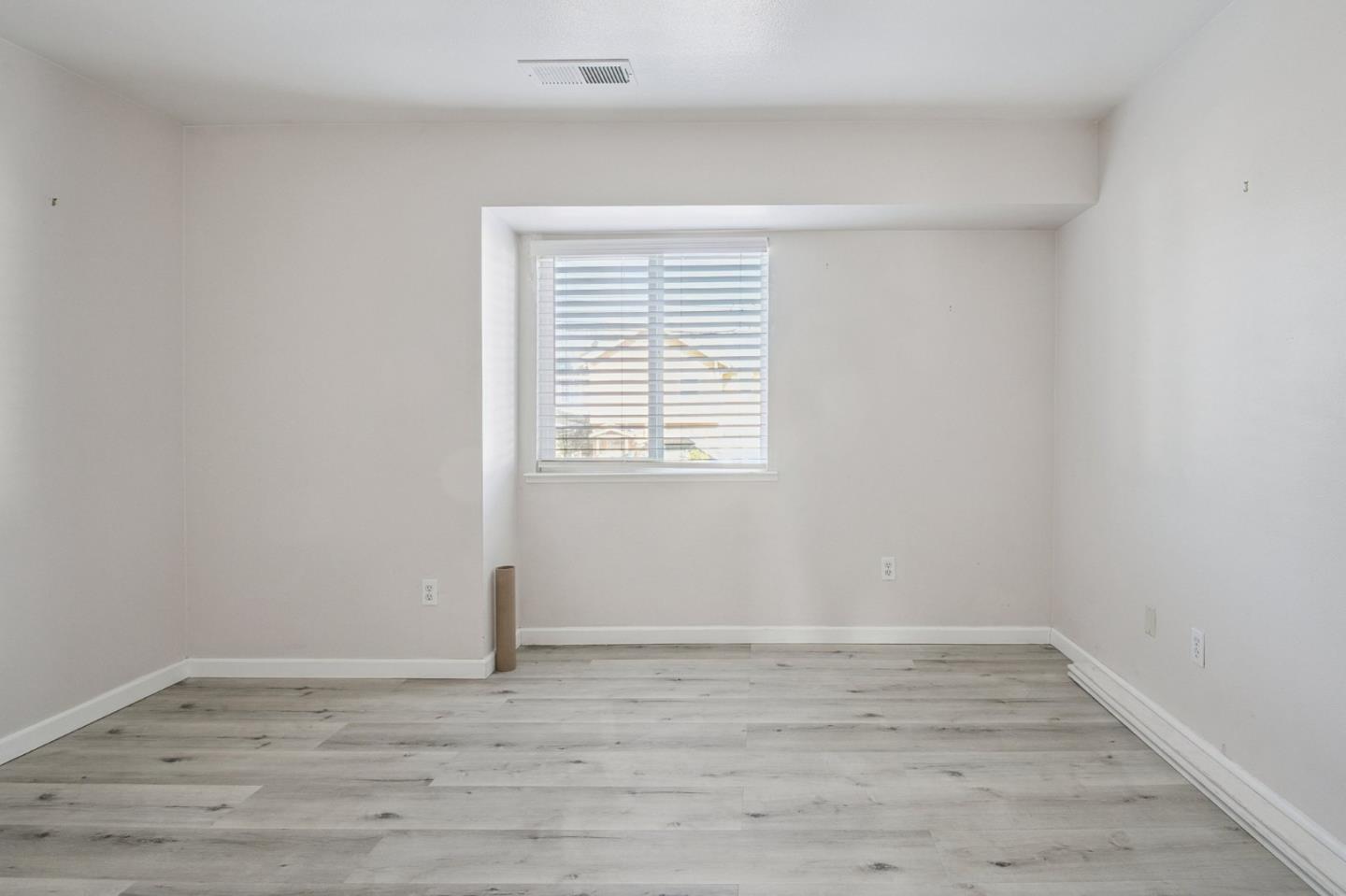 Detail Gallery Image 6 of 11 For 5205 Foothill Blvd #10,  Oakland,  CA 94601 - 3 Beds | 1/1 Baths