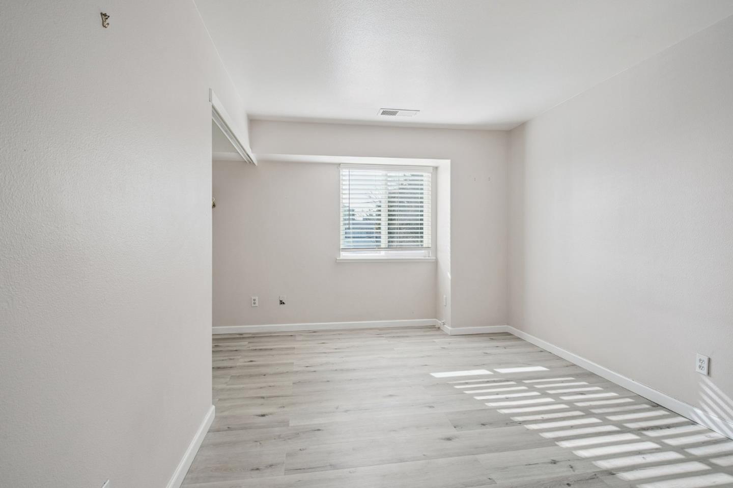 Detail Gallery Image 7 of 11 For 5205 Foothill Blvd #10,  Oakland,  CA 94601 - 3 Beds | 1/1 Baths