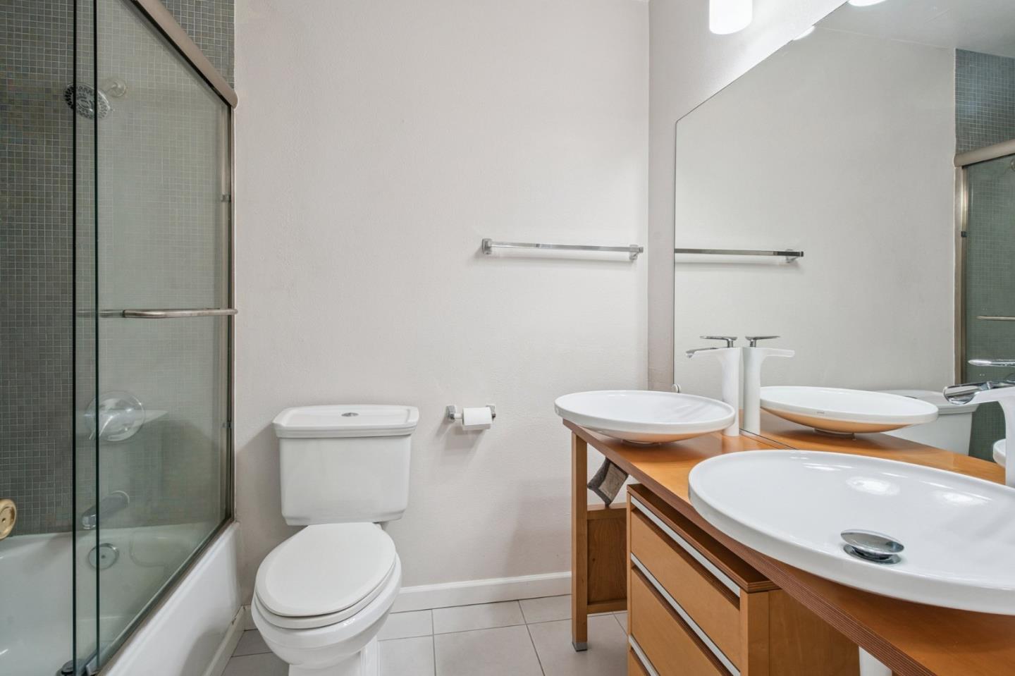 Detail Gallery Image 9 of 11 For 5205 Foothill Blvd #10,  Oakland,  CA 94601 - 3 Beds | 1/1 Baths