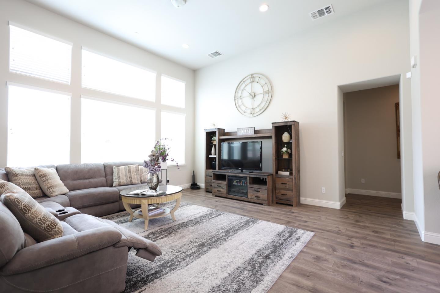 Detail Gallery Image 10 of 42 For 478 Logan Way, Marina,  CA 93933 - 3 Beds | 3 Baths