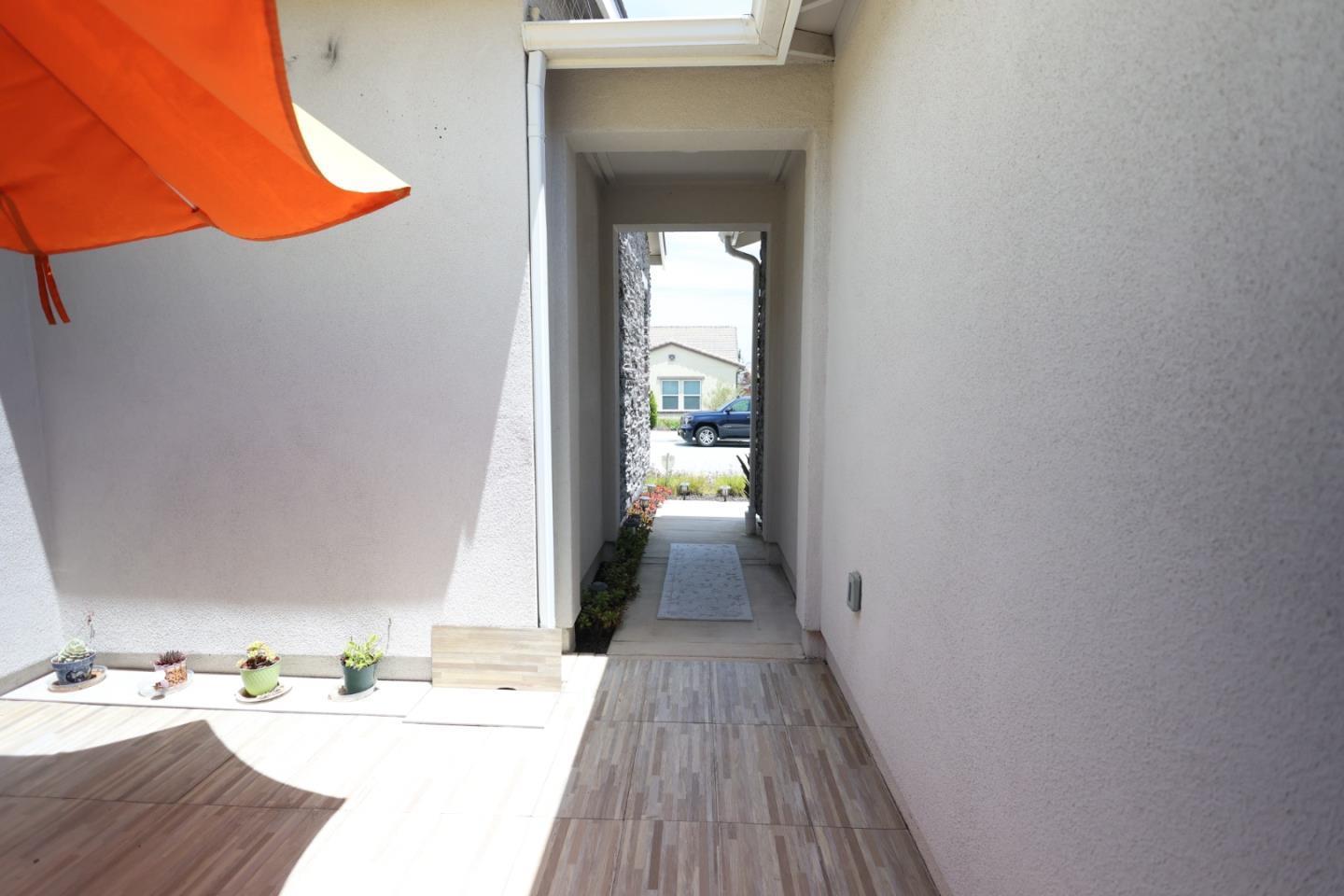 Detail Gallery Image 4 of 42 For 478 Logan Way, Marina,  CA 93933 - 3 Beds | 3 Baths