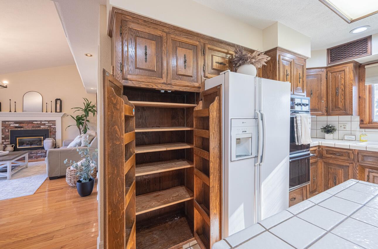 Detail Gallery Image 13 of 64 For 1527 Atherton Way, Salinas,  CA 93906 - 4 Beds | 3 Baths