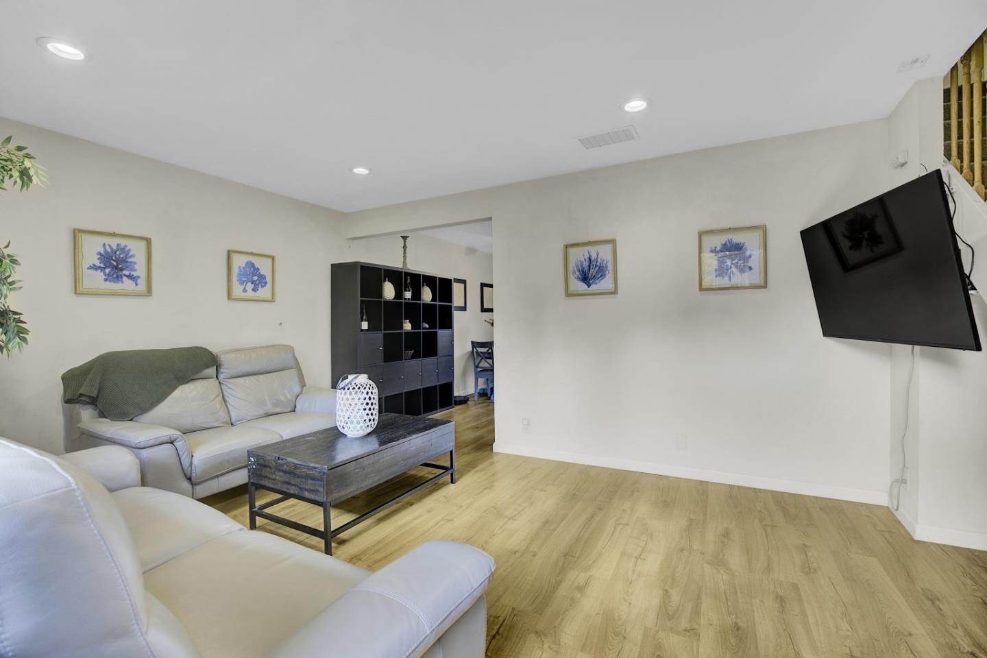 Detail Gallery Image 3 of 38 For 419 Velasco, San Jose,  CA 95123 - 2 Beds | 1/1 Baths