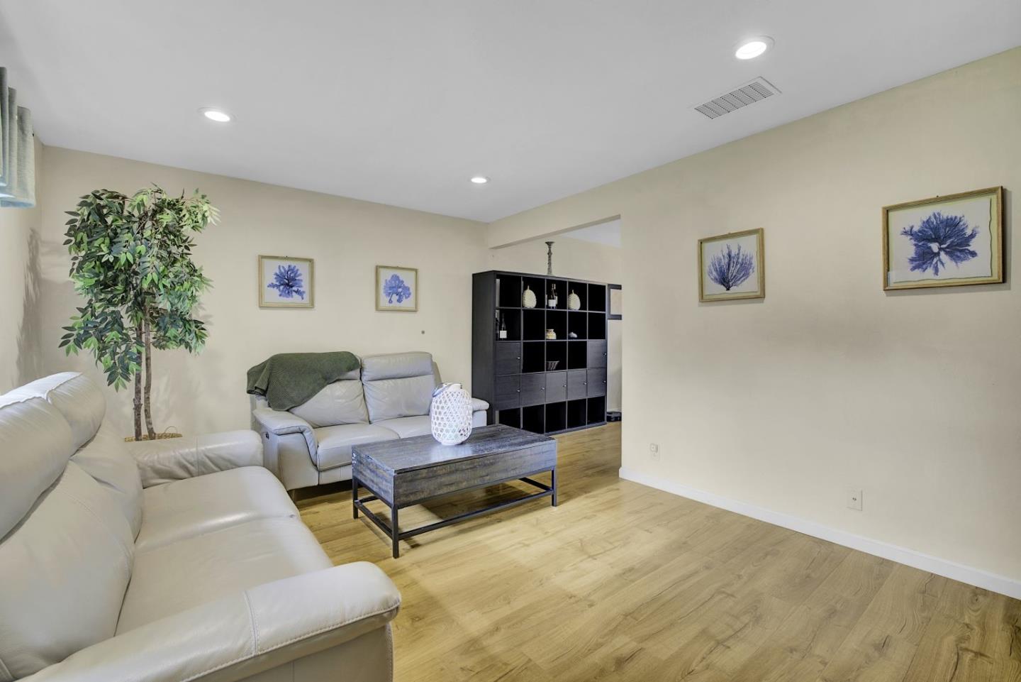 Detail Gallery Image 4 of 38 For 419 Velasco, San Jose,  CA 95123 - 2 Beds | 1/1 Baths