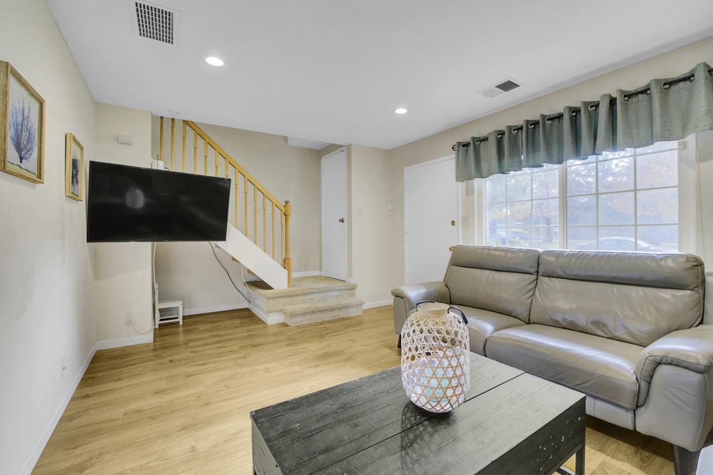 Detail Gallery Image 5 of 38 For 419 Velasco, San Jose,  CA 95123 - 2 Beds | 1/1 Baths