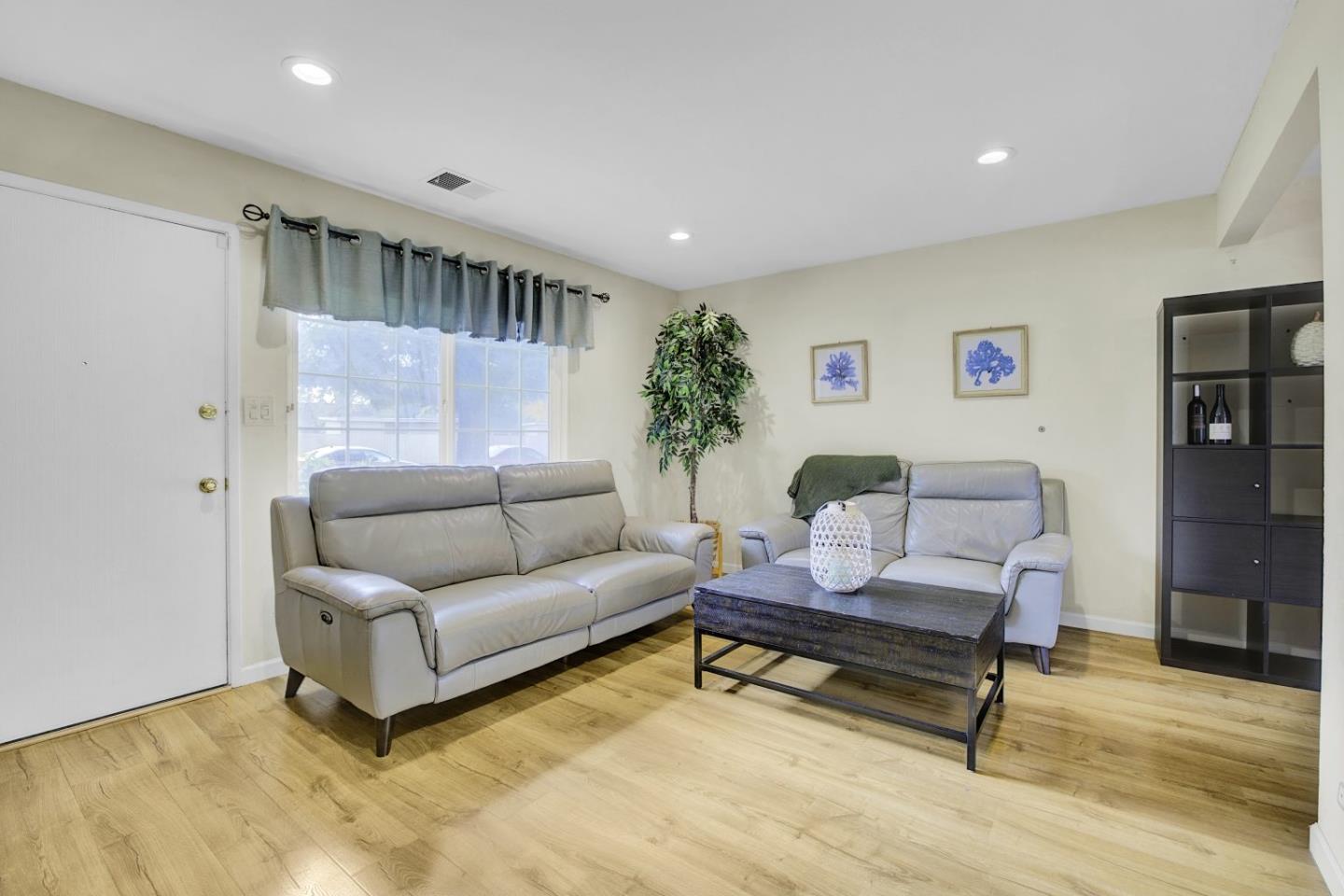 Detail Gallery Image 6 of 38 For 419 Velasco, San Jose,  CA 95123 - 2 Beds | 1/1 Baths