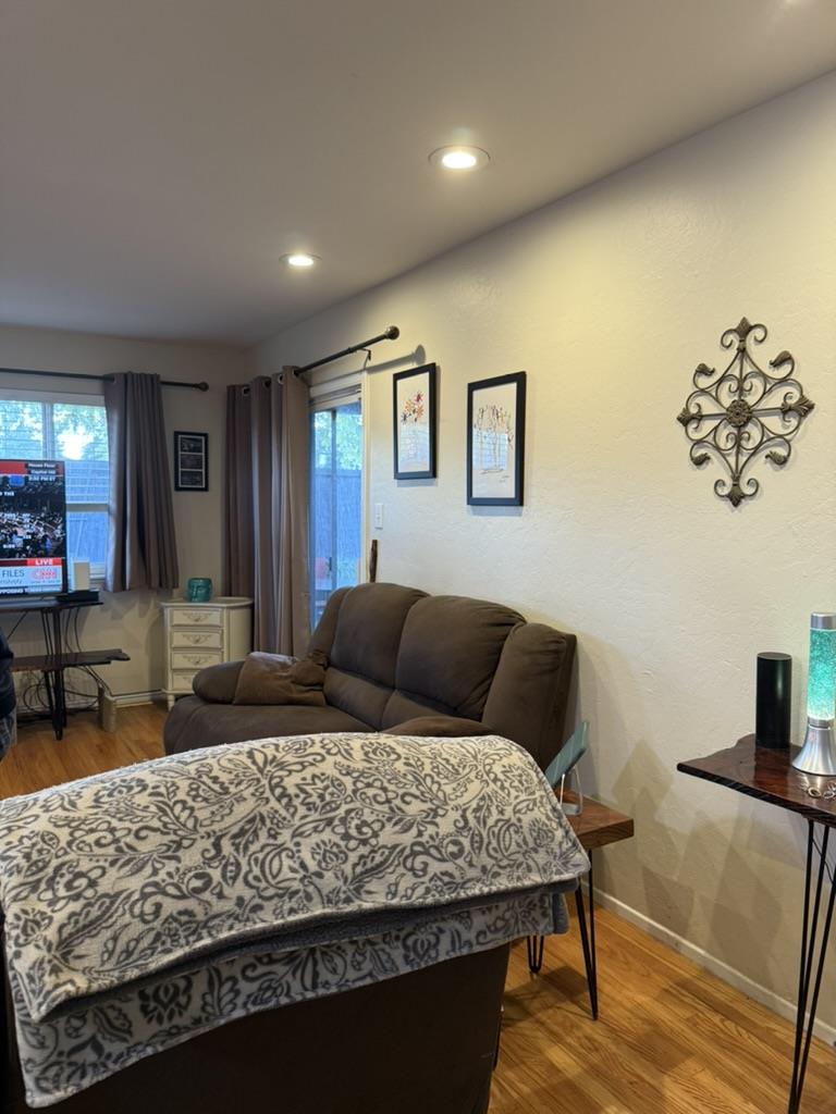 Detail Gallery Image 10 of 15 For 1295 Flora Ave, San Jose,  CA 95117 - – Beds | – Baths