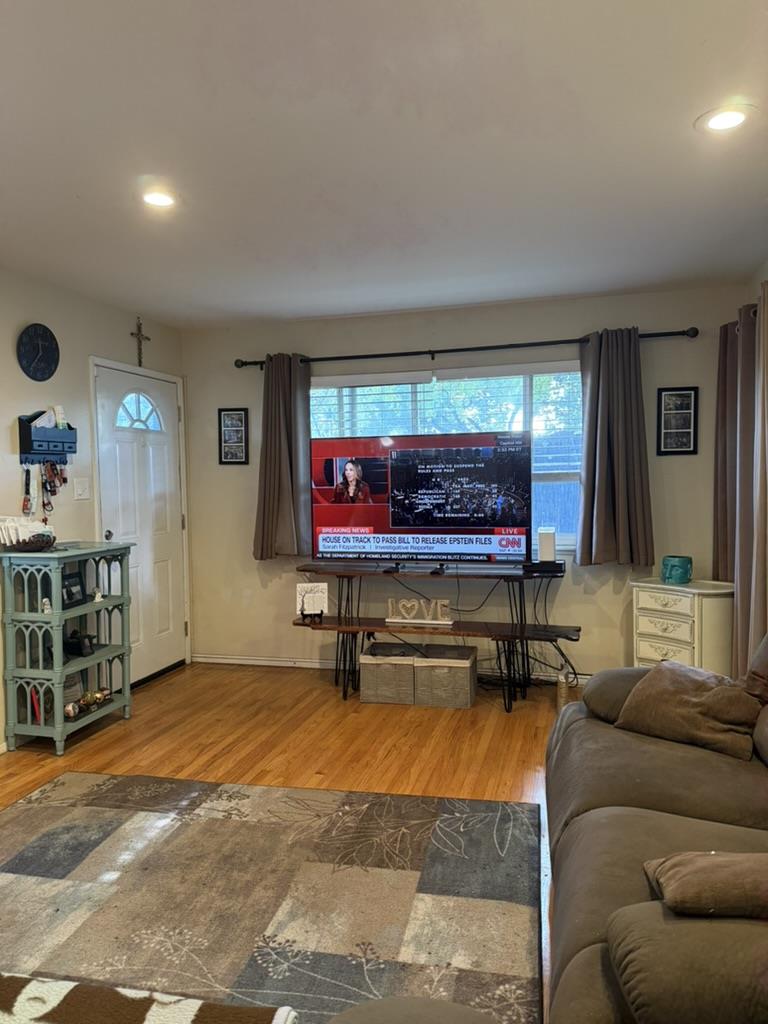 Detail Gallery Image 11 of 15 For 1295 Flora Ave, San Jose,  CA 95117 - – Beds | – Baths