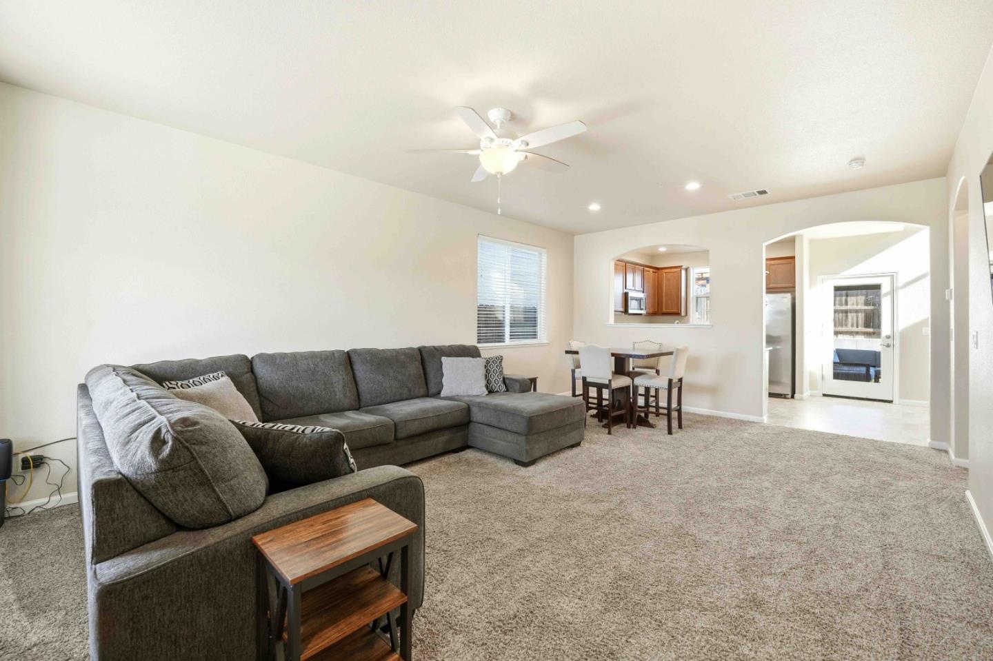 Detail Gallery Image 4 of 29 For 452 Liberty Ct, Soledad,  CA 93960 - 4 Beds | 2/1 Baths