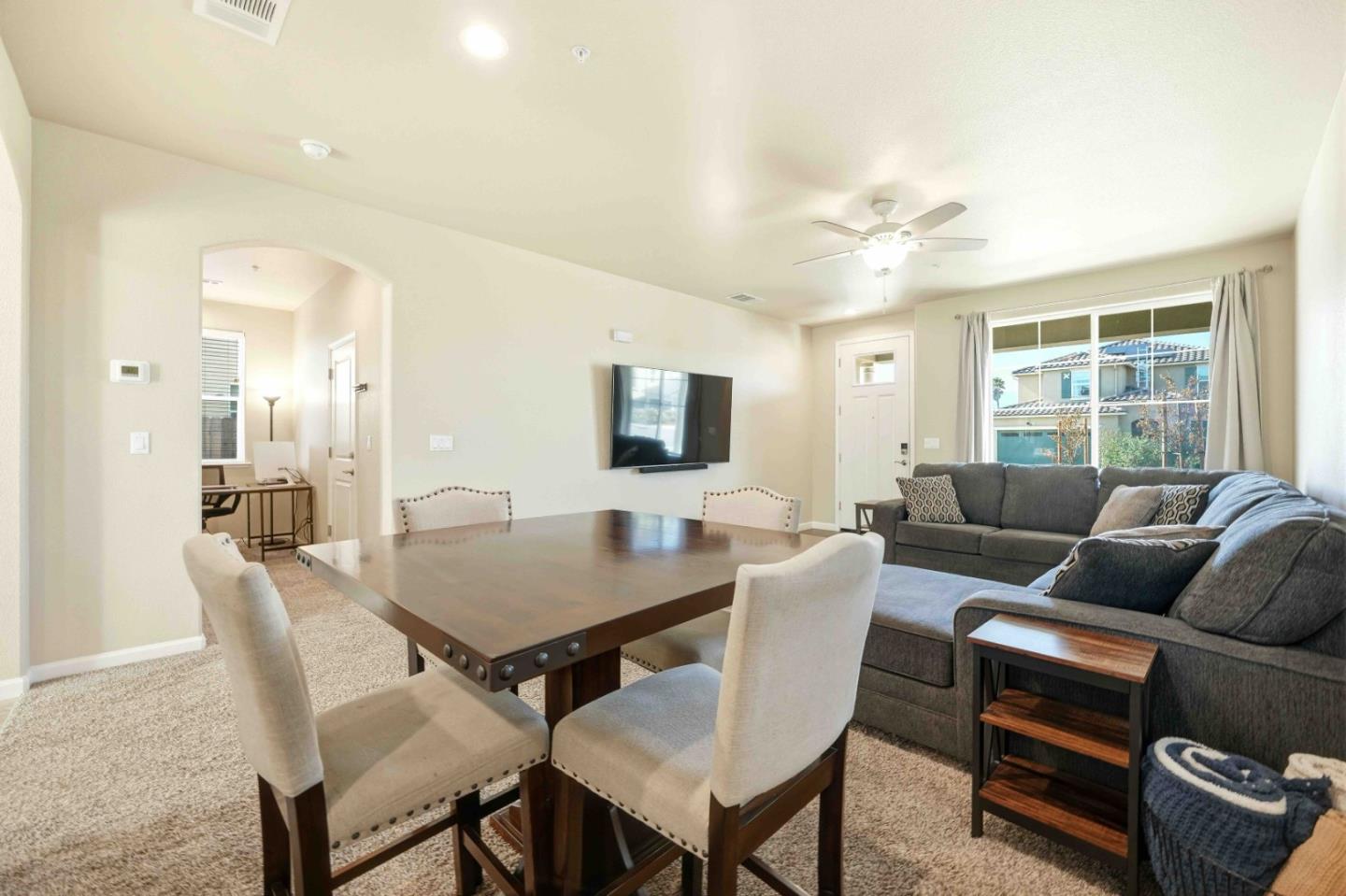 Detail Gallery Image 5 of 29 For 452 Liberty Ct, Soledad,  CA 93960 - 4 Beds | 2/1 Baths