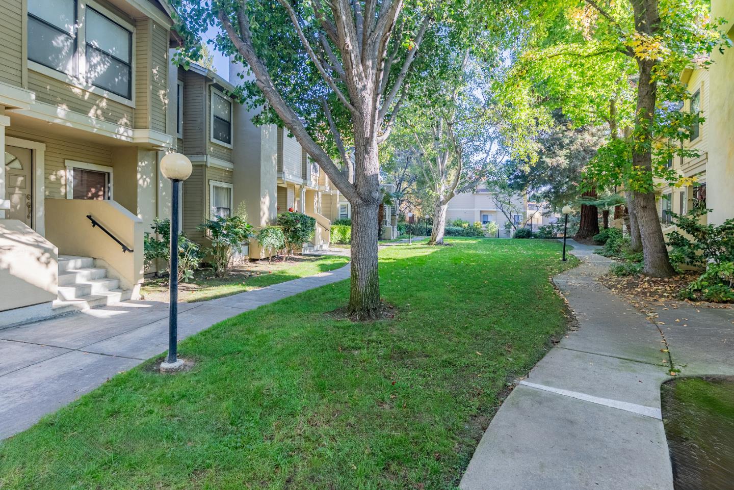 Detail Gallery Image 10 of 15 For 998 La Mesa Ter #D,  Sunnyvale,  CA 94086 - 3 Beds | 3 Baths