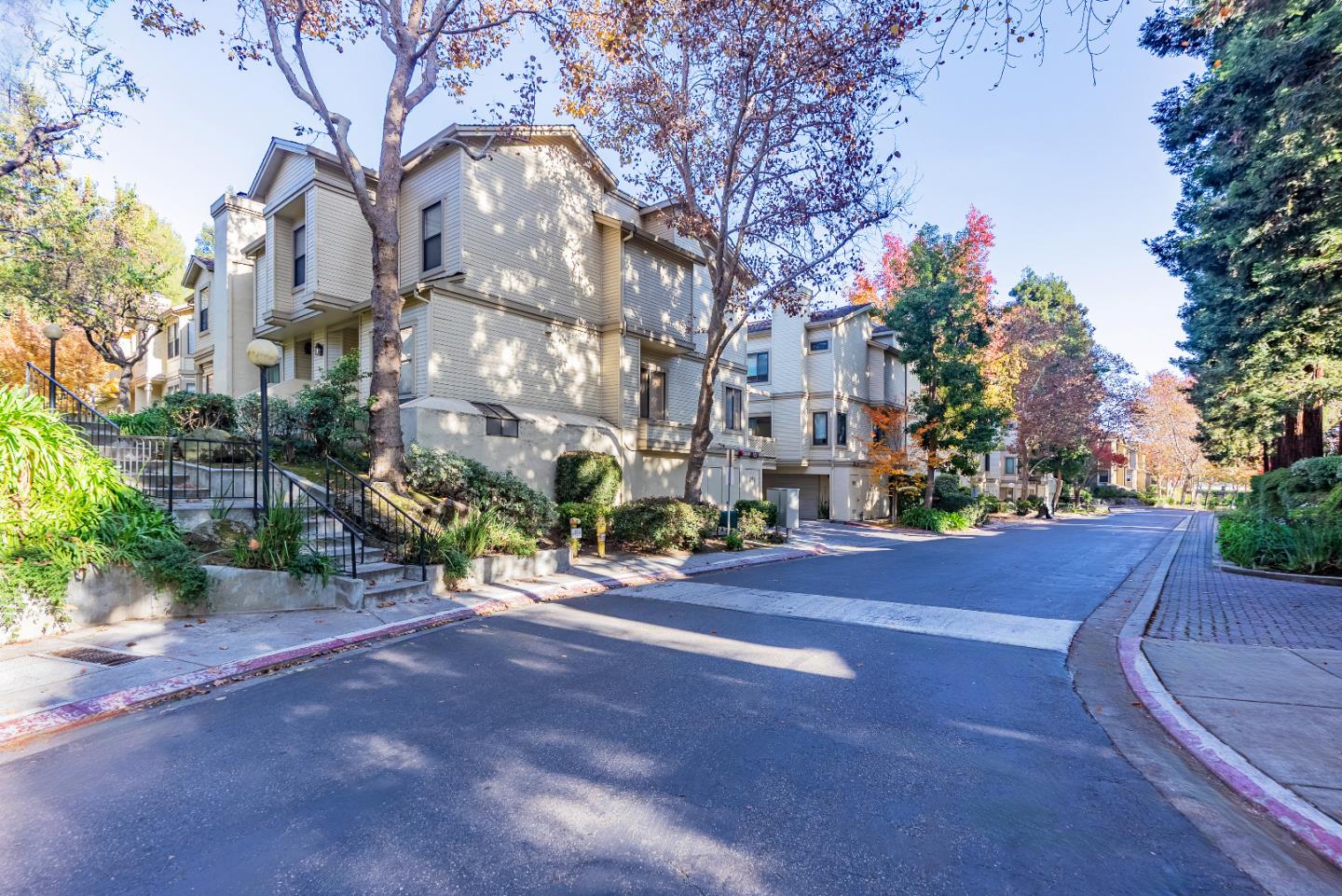 Detail Gallery Image 11 of 15 For 998 La Mesa Ter #D,  Sunnyvale,  CA 94086 - 3 Beds | 3 Baths