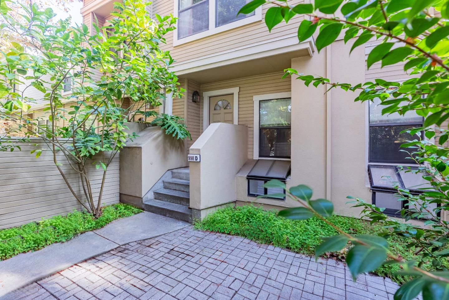 Detail Gallery Image 3 of 15 For 998 La Mesa Ter #D,  Sunnyvale,  CA 94086 - 3 Beds | 3 Baths