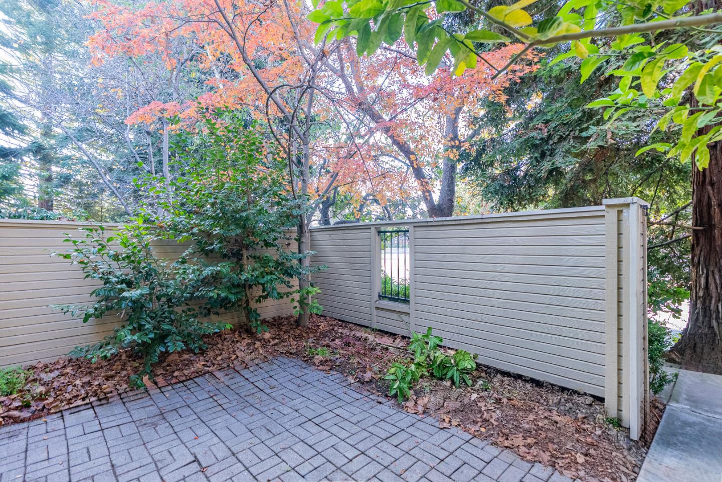 Detail Gallery Image 4 of 15 For 998 La Mesa Ter #D,  Sunnyvale,  CA 94086 - 3 Beds | 3 Baths