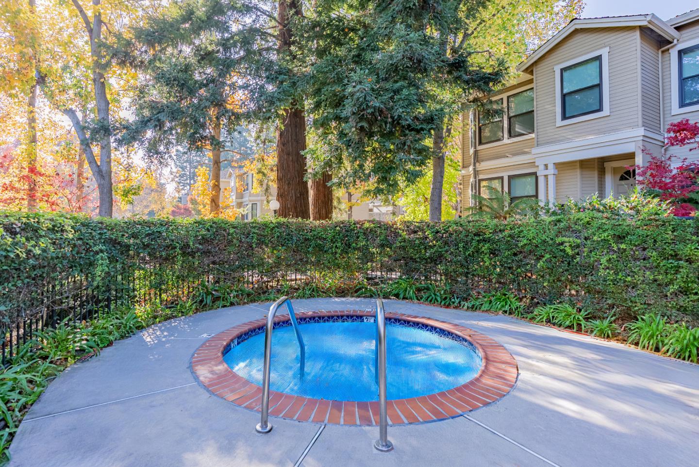 Detail Gallery Image 8 of 15 For 998 La Mesa Ter #D,  Sunnyvale,  CA 94086 - 3 Beds | 3 Baths