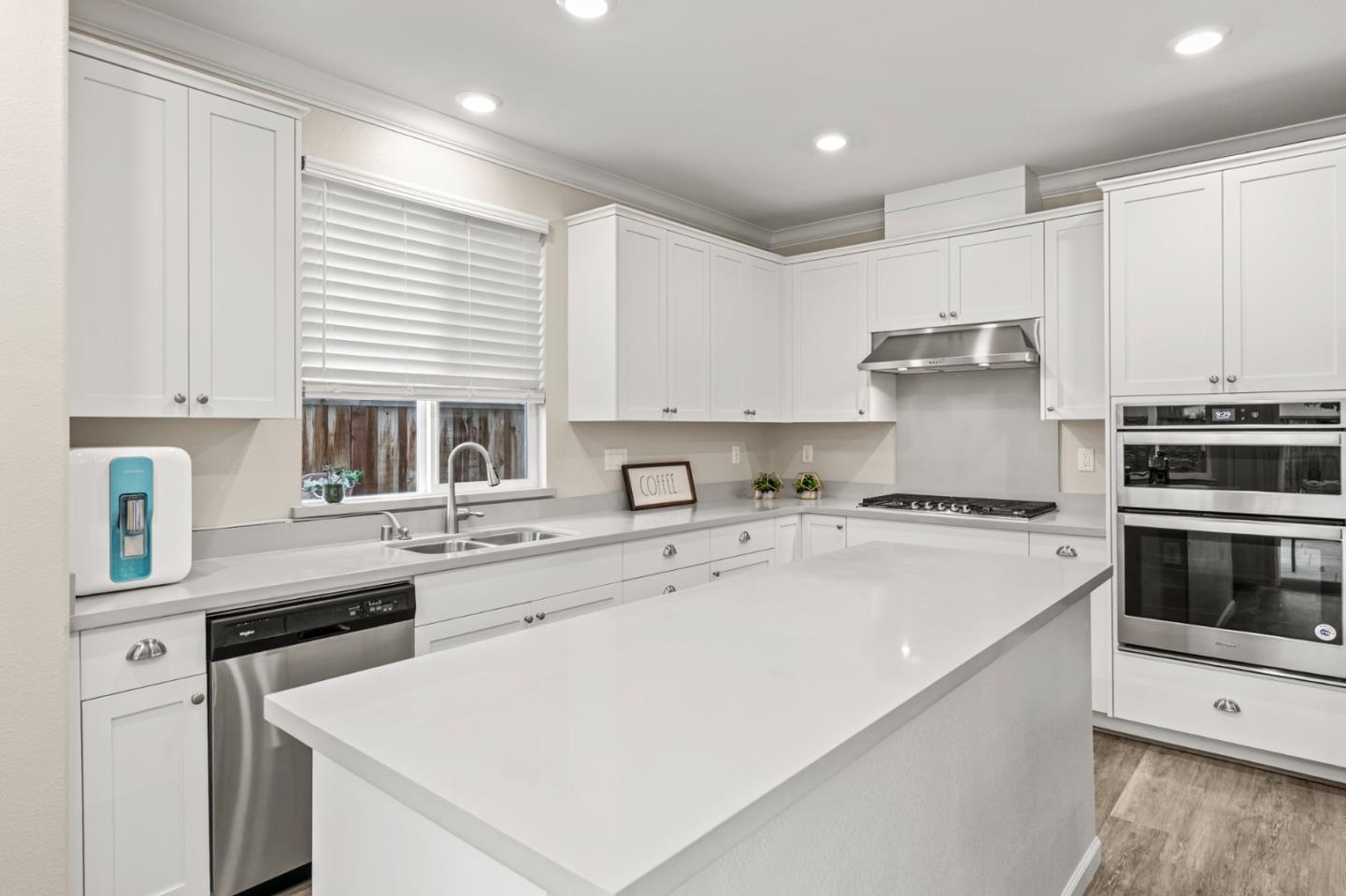 Detail Gallery Image 10 of 39 For 6745 Guitarfish Way, Newark,  CA 94560 - 4 Beds | 3 Baths