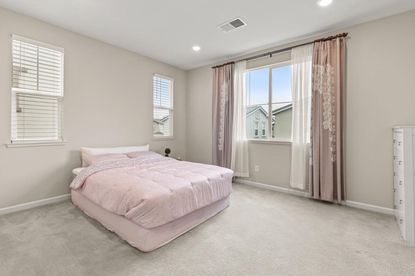 Detail Gallery Image 24 of 39 For 6745 Guitarfish Way, Newark,  CA 94560 - 4 Beds | 3 Baths