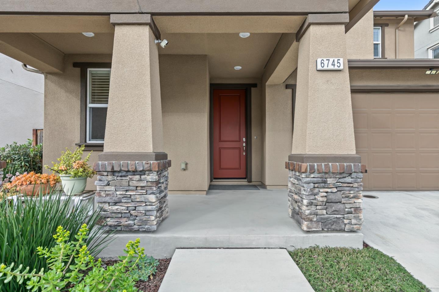 Detail Gallery Image 4 of 39 For 6745 Guitarfish Way, Newark,  CA 94560 - 4 Beds | 3 Baths