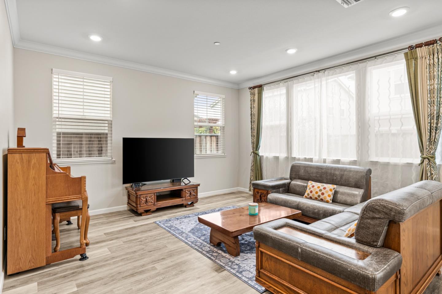 Detail Gallery Image 5 of 39 For 6745 Guitarfish Way, Newark,  CA 94560 - 4 Beds | 3 Baths