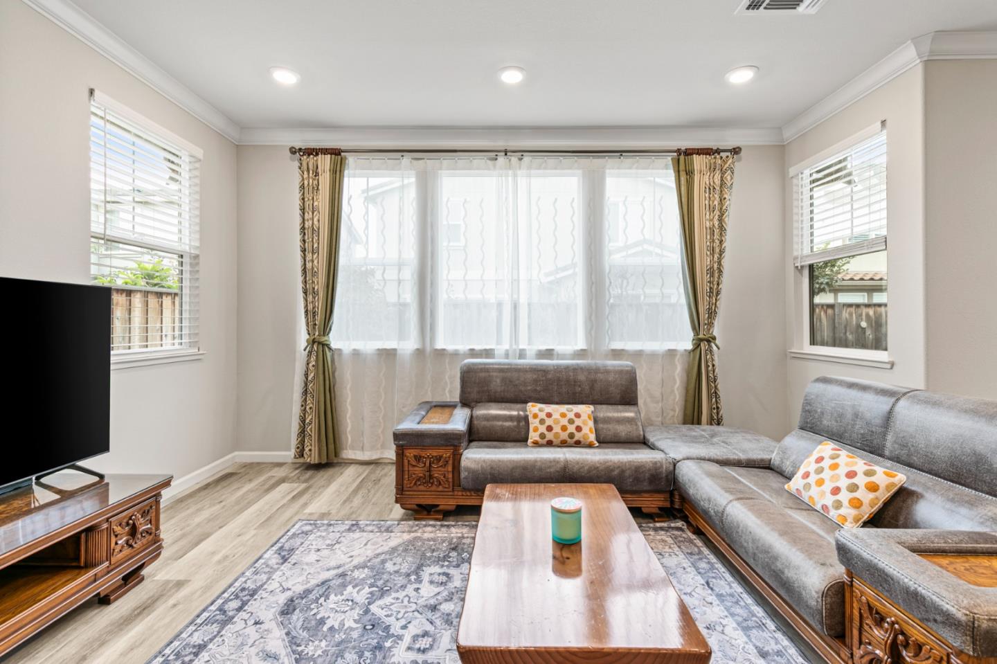 Detail Gallery Image 8 of 39 For 6745 Guitarfish Way, Newark,  CA 94560 - 4 Beds | 3 Baths