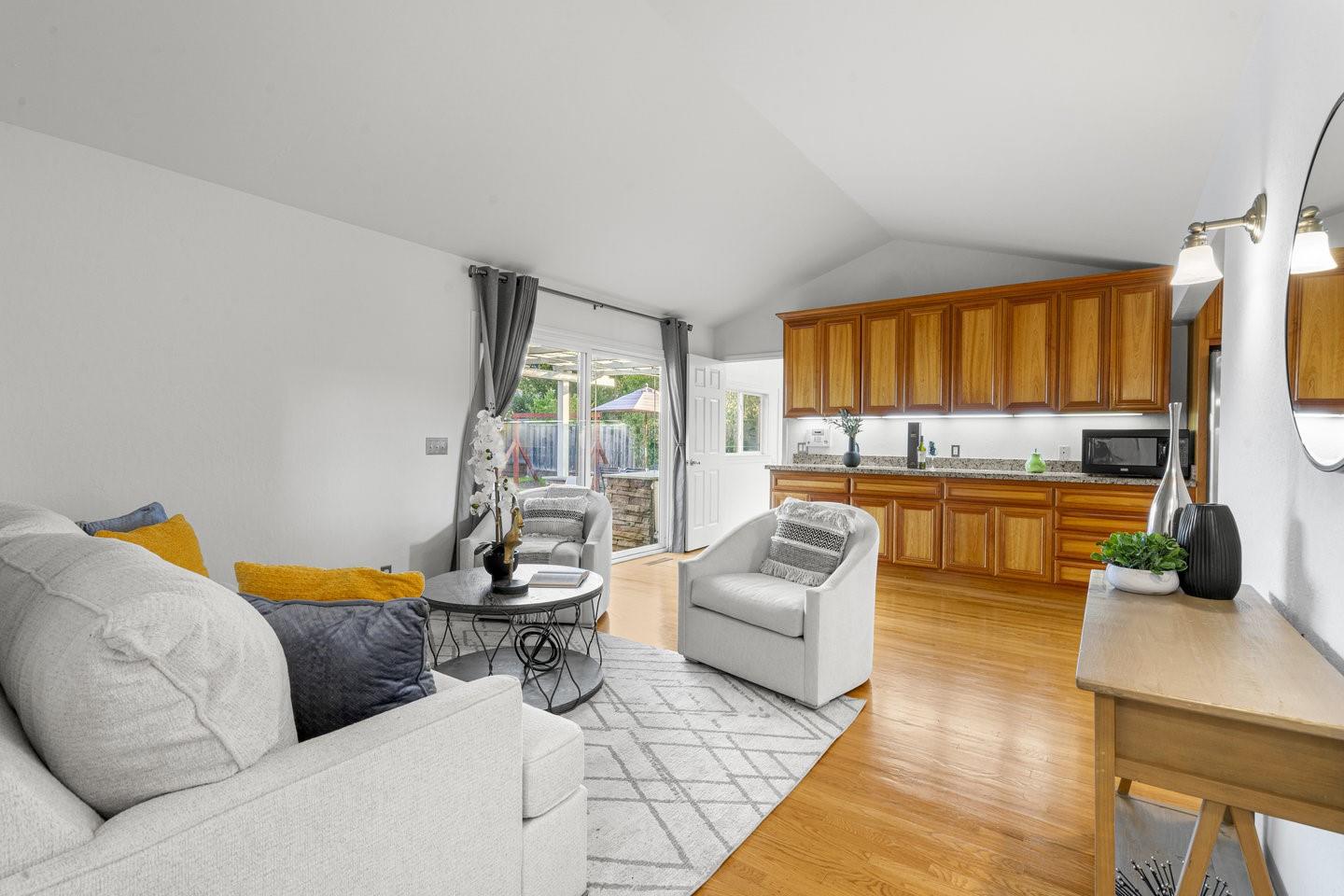 Detail Gallery Image 20 of 58 For 2741 Doverton Sq, Mountain View,  CA 94040 - 4 Beds | 2/1 Baths