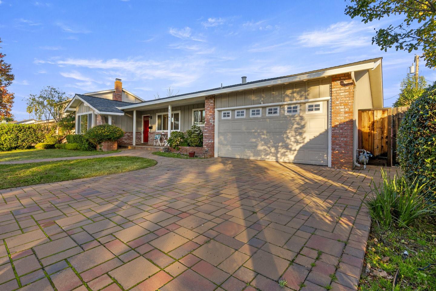 Detail Gallery Image 7 of 58 For 2741 Doverton Sq, Mountain View,  CA 94040 - 4 Beds | 2/1 Baths