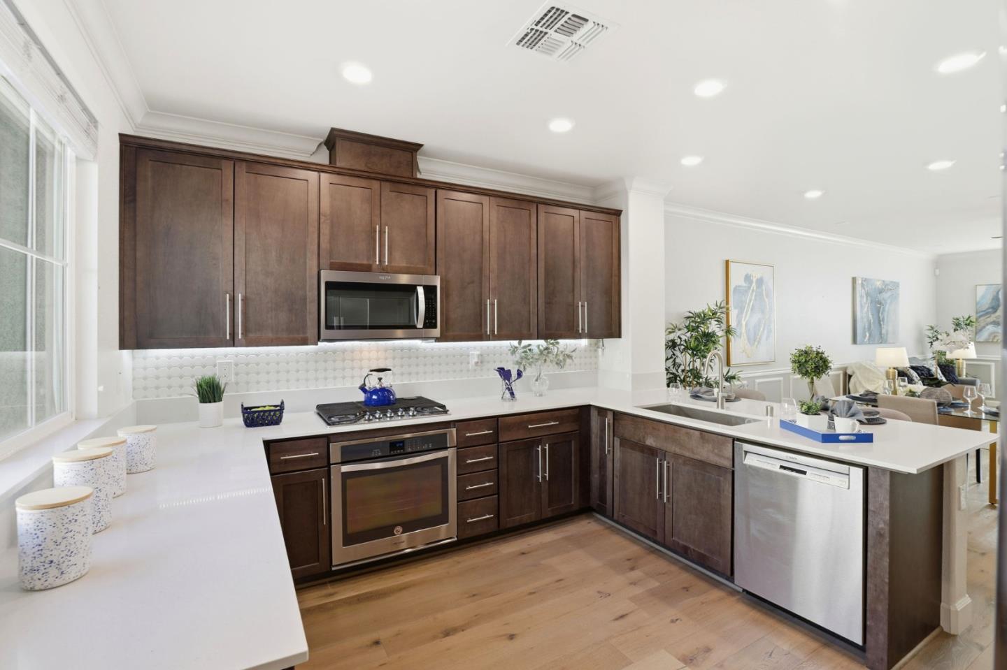 Detail Gallery Image 13 of 42 For 17985 Cantabria Ln, Morgan Hill,  CA 95037 - 3 Beds | 2/1 Baths