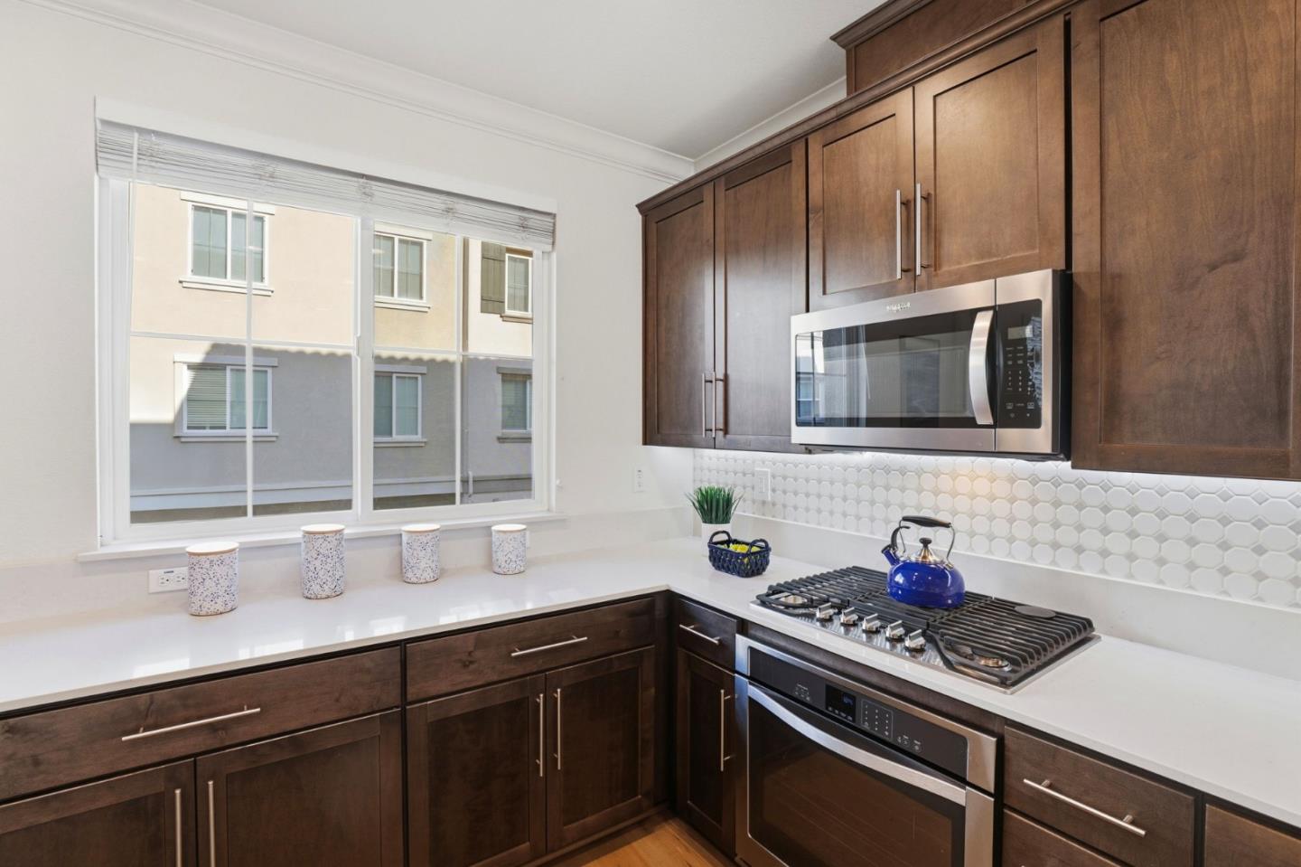 Detail Gallery Image 15 of 42 For 17985 Cantabria Ln, Morgan Hill,  CA 95037 - 3 Beds | 2/1 Baths