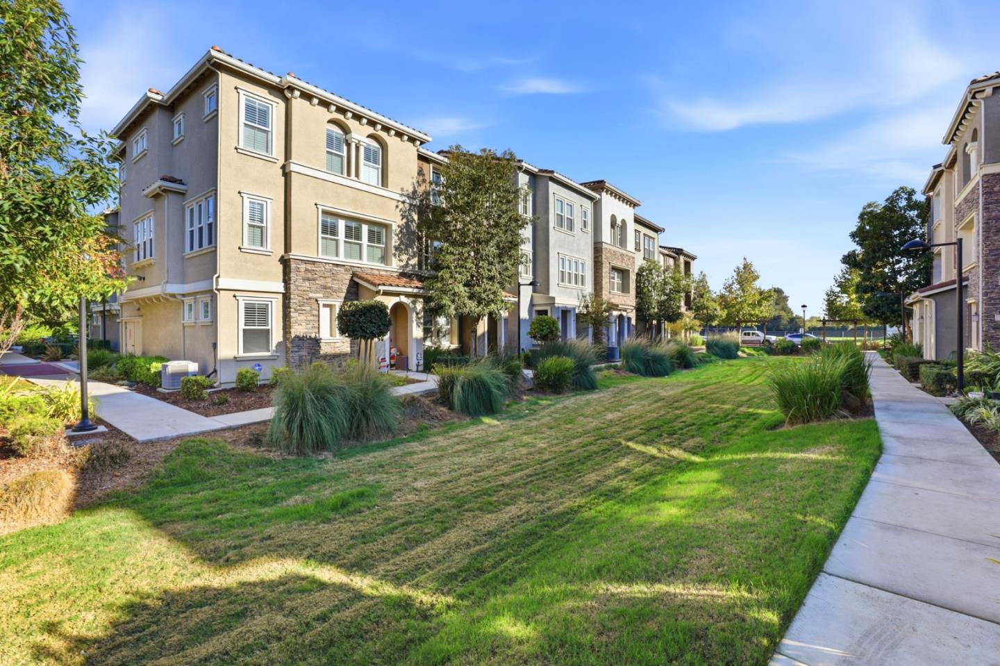 Detail Gallery Image 3 of 42 For 17985 Cantabria Ln, Morgan Hill,  CA 95037 - 3 Beds | 2/1 Baths