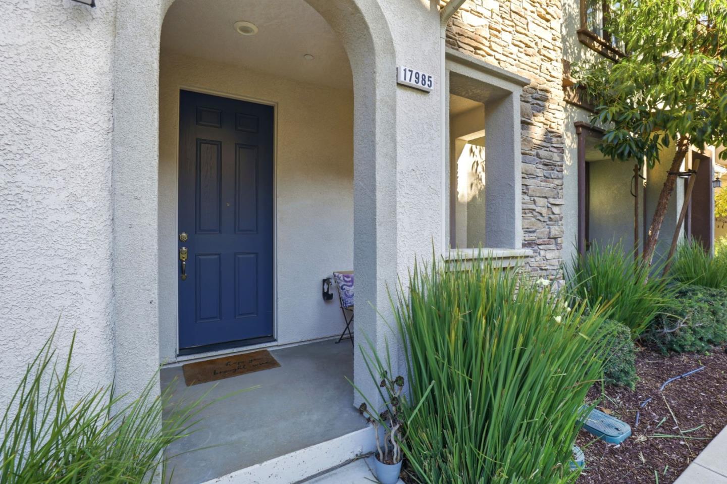 Detail Gallery Image 4 of 42 For 17985 Cantabria Ln, Morgan Hill,  CA 95037 - 3 Beds | 2/1 Baths