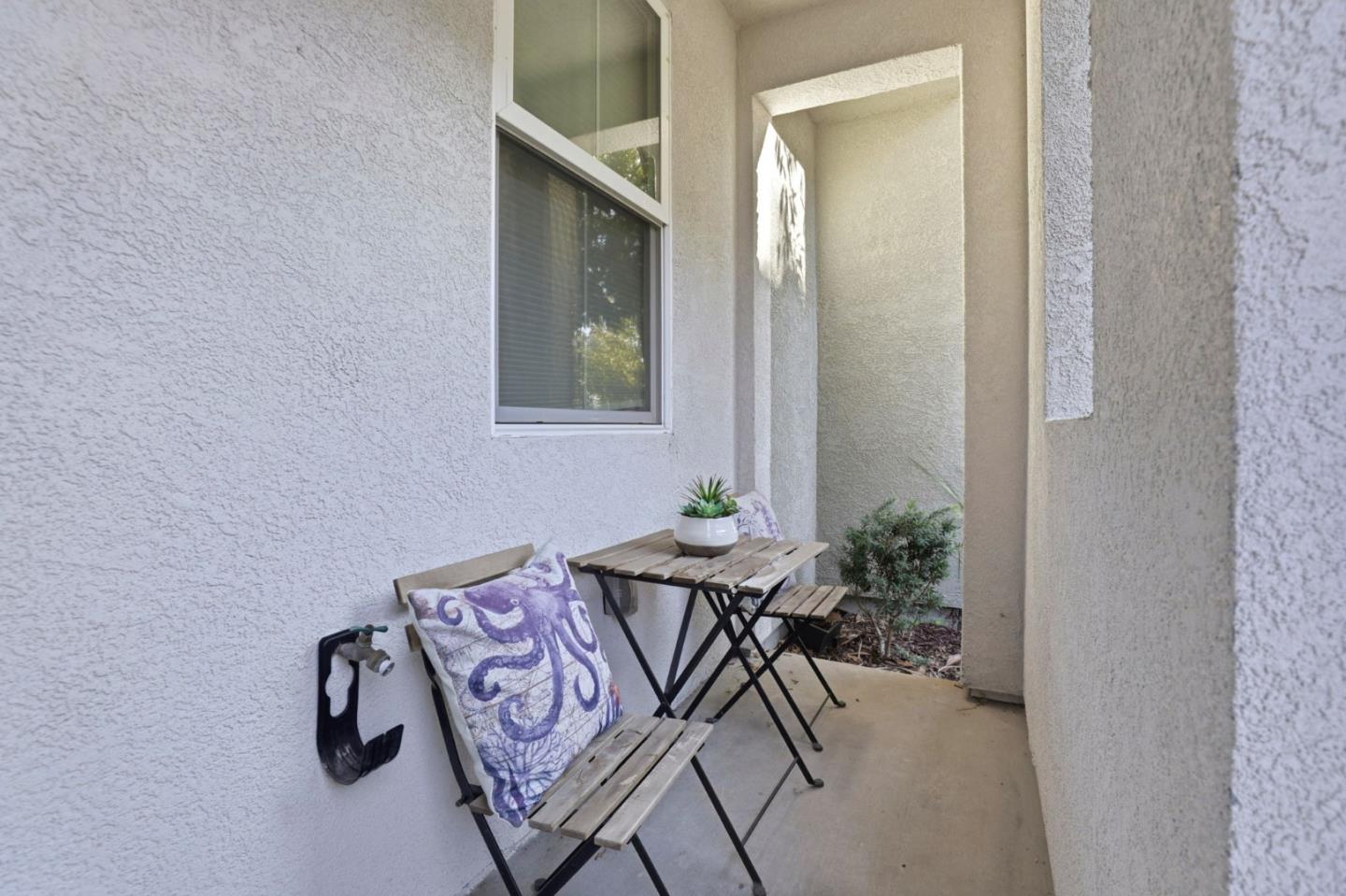 Detail Gallery Image 5 of 42 For 17985 Cantabria Ln, Morgan Hill,  CA 95037 - 3 Beds | 2/1 Baths