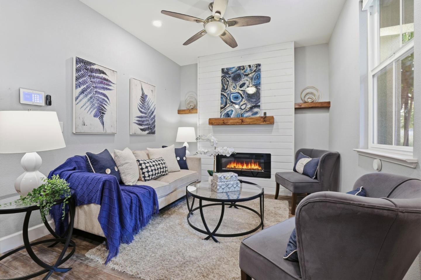 Detail Gallery Image 9 of 42 For 17985 Cantabria Ln, Morgan Hill,  CA 95037 - 3 Beds | 2/1 Baths