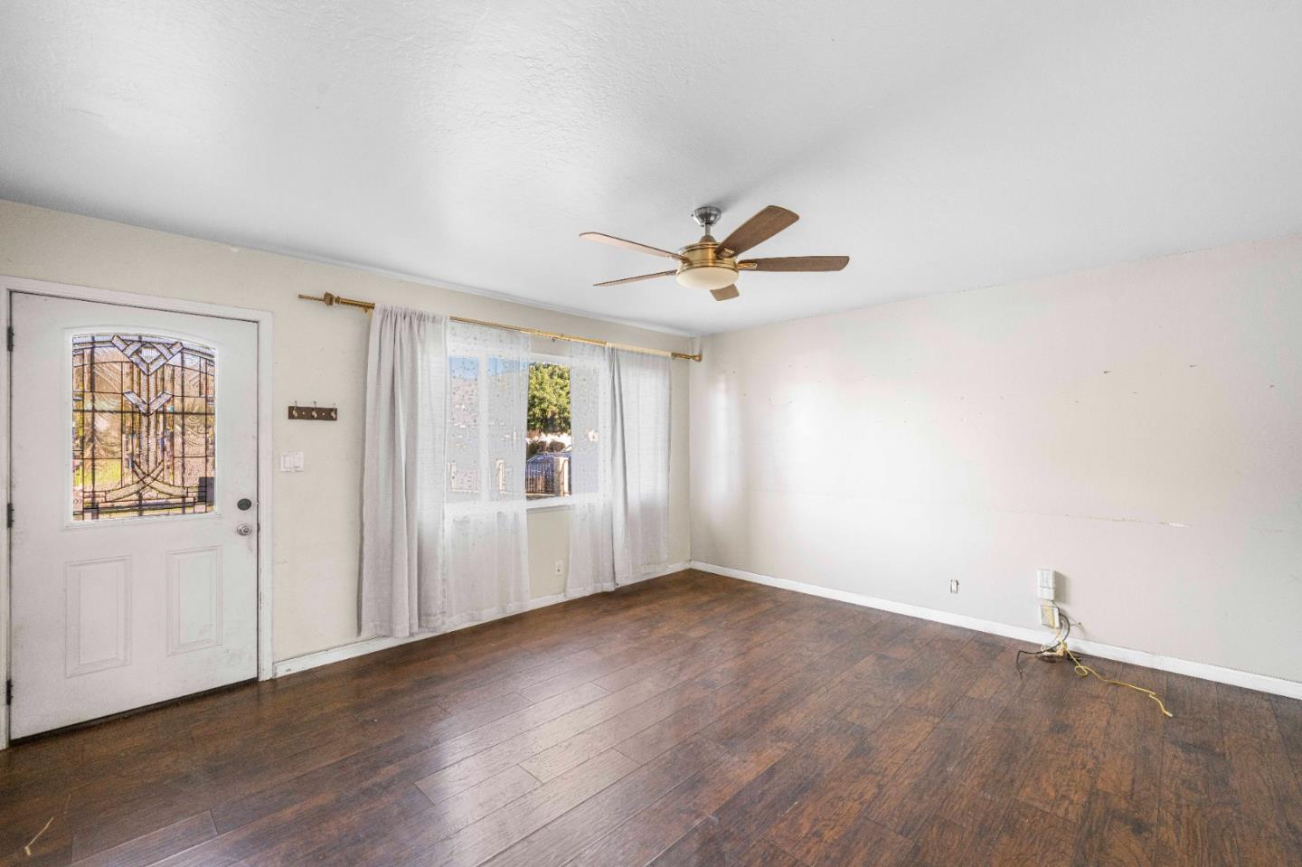 Detail Gallery Image 4 of 26 For 1497 Mount Lassen Dr, San Jose,  CA 95127 - 3 Beds | 2 Baths