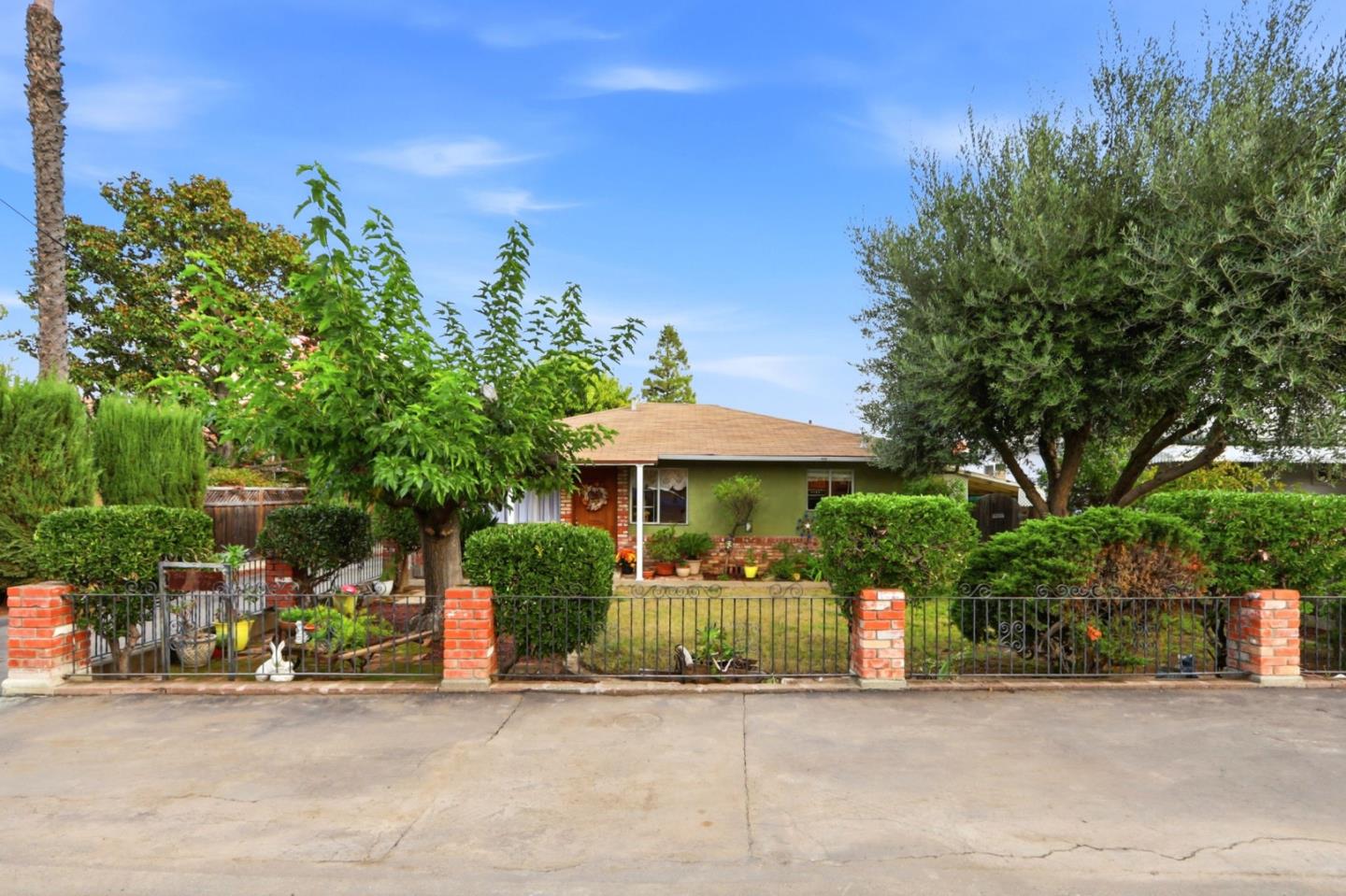 Detail Gallery Image 3 of 45 For 10614 Merriman Rd, Cupertino,  CA 95014 - 3 Beds | 1 Baths