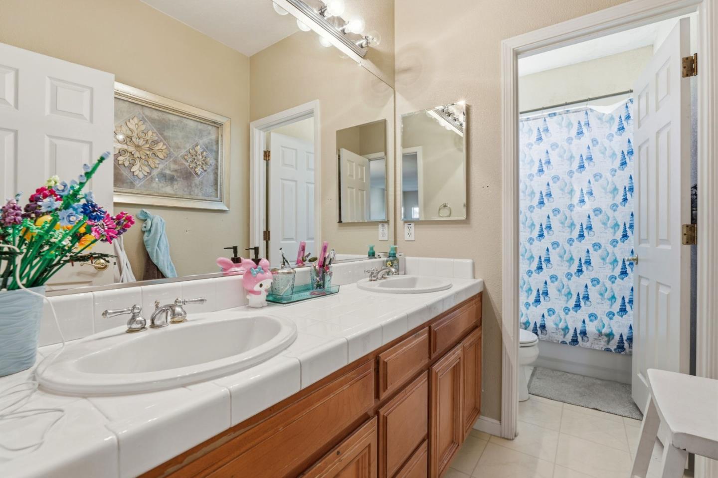 Detail Gallery Image 12 of 22 For 946 Martiri Ct, Gilroy,  CA 95020 - 5 Beds | 3 Baths